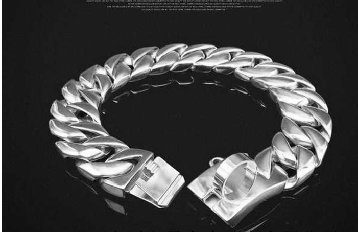 Premium Gold Bull Pendant Dog Collar — Luxury Stainless Steel