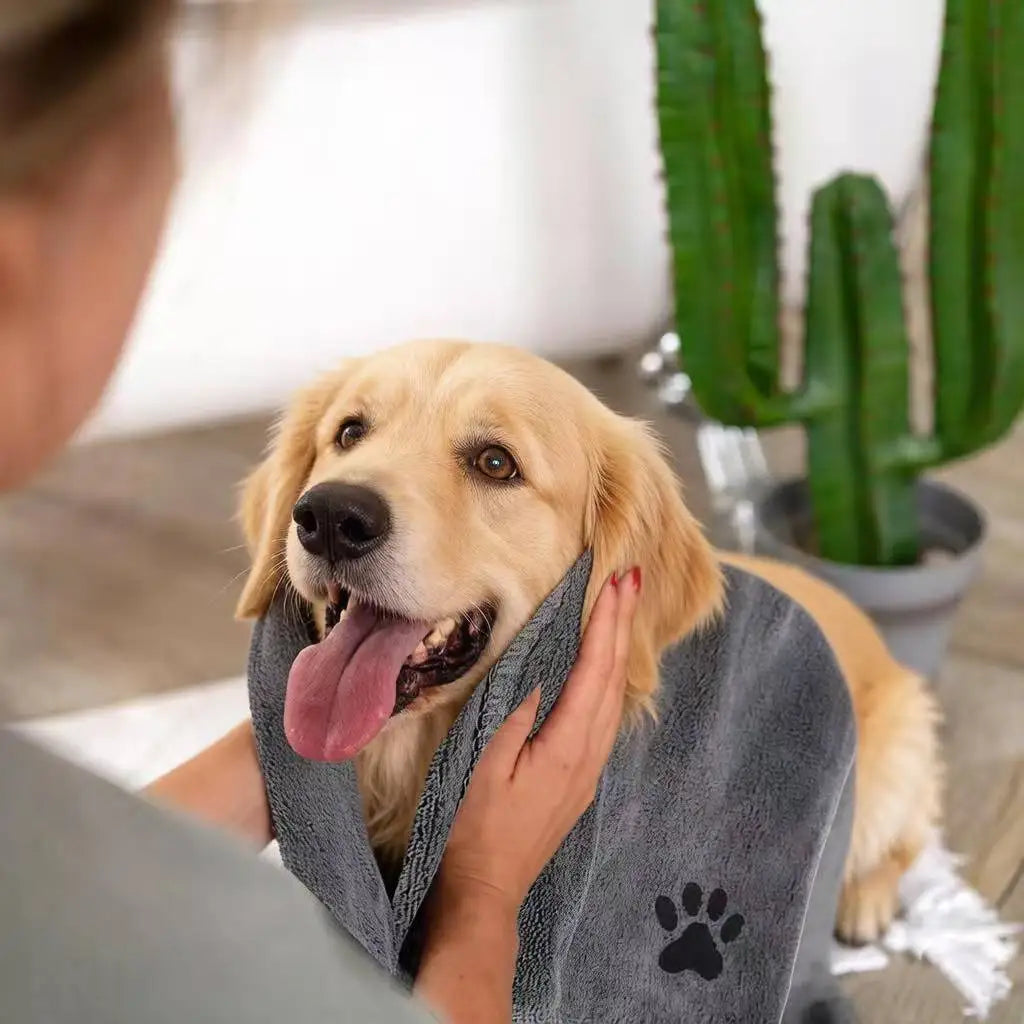 Quick-Dry Dog Towel, Non-Shedding Ultra-Fine Fiber Material, Cute Paw Print Design, Suitable for Puppies, Adult Dogs, Cats